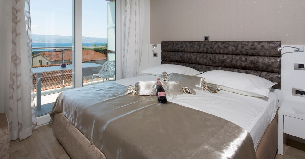 Deluxe Apartment, 2 Bedrooms, Balcony, Sea View photo 1
