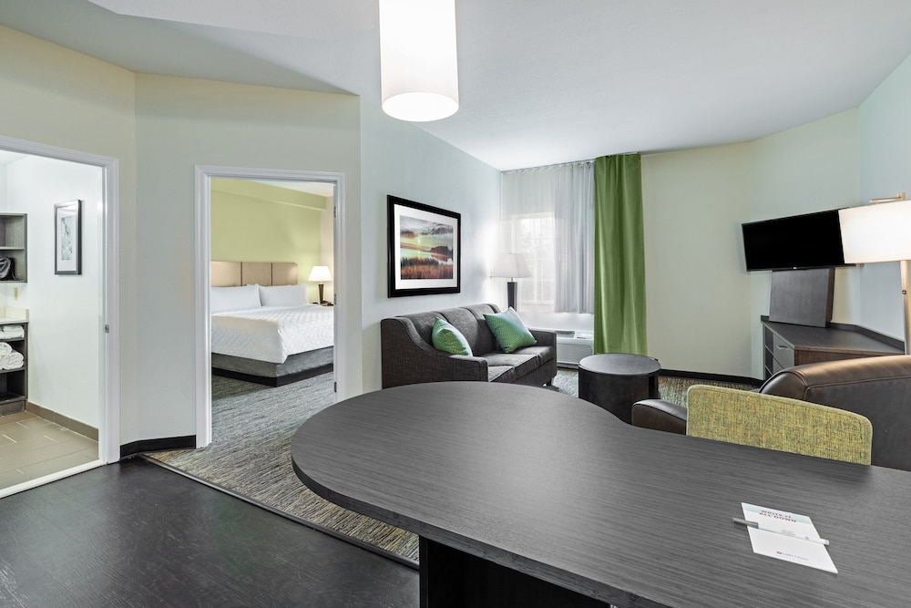 Suite, 1 Bedroom, Accessible (Mobility Roll-In Shower) photo 3