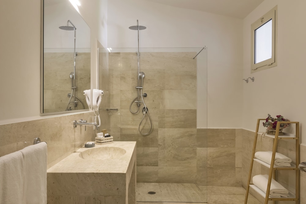 Suite - Photo 5