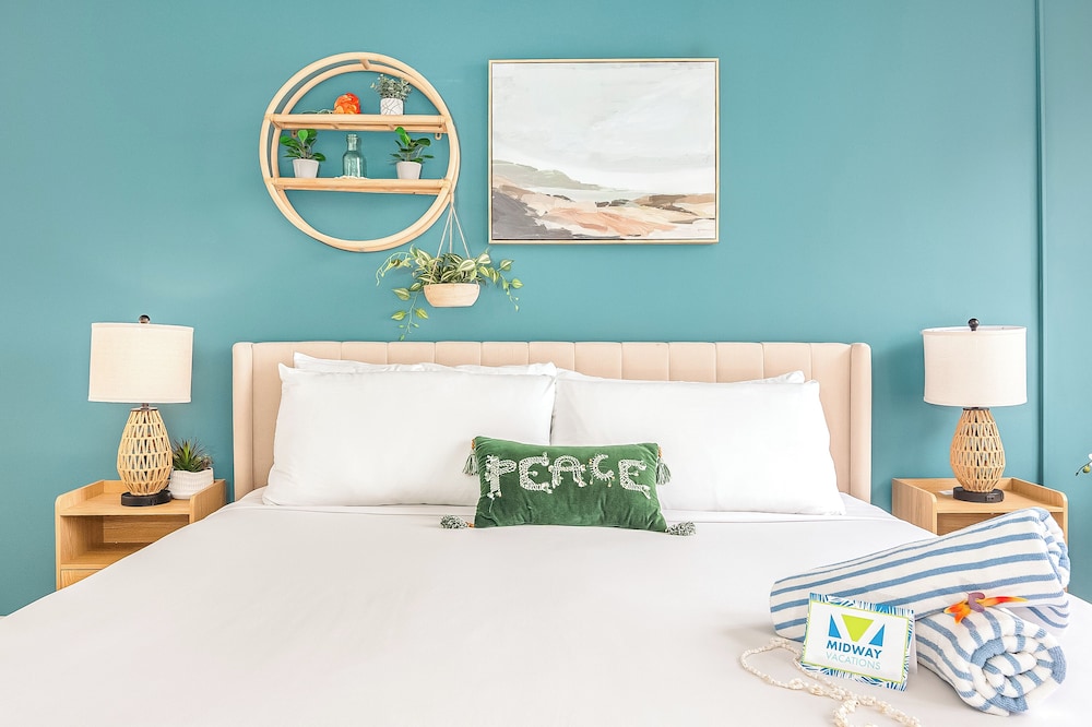 High Floor Ocean View Condo (King Bed and Parking): Condo, 1 Bedroom, Ocean View (0159) photo