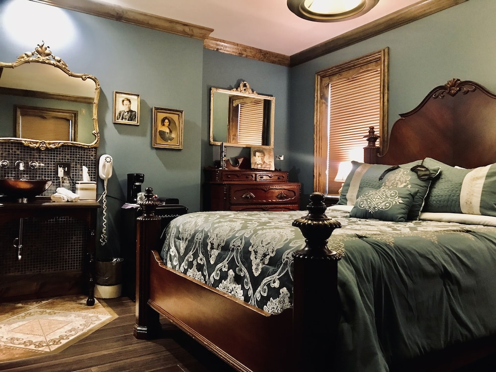Deluxe Room, 1 Queen Bed, Non Smoking, Refrigerator (Mahler) photo 2