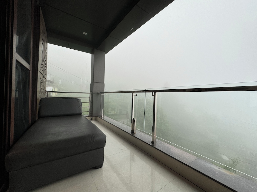 Executive Room - Photo 5