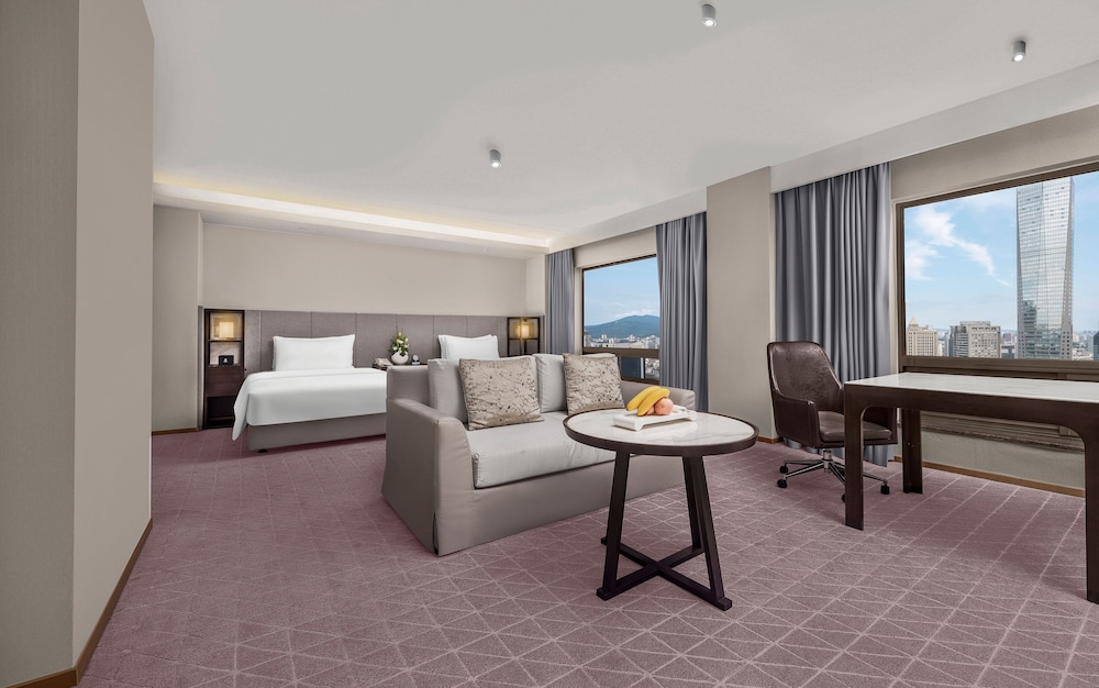 Jinling Tower Elegant Executive Room(Twin) - Photo 1