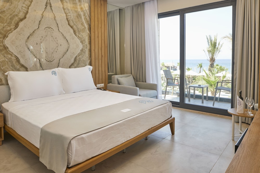 Deluxe Room Sea View - Photo 1