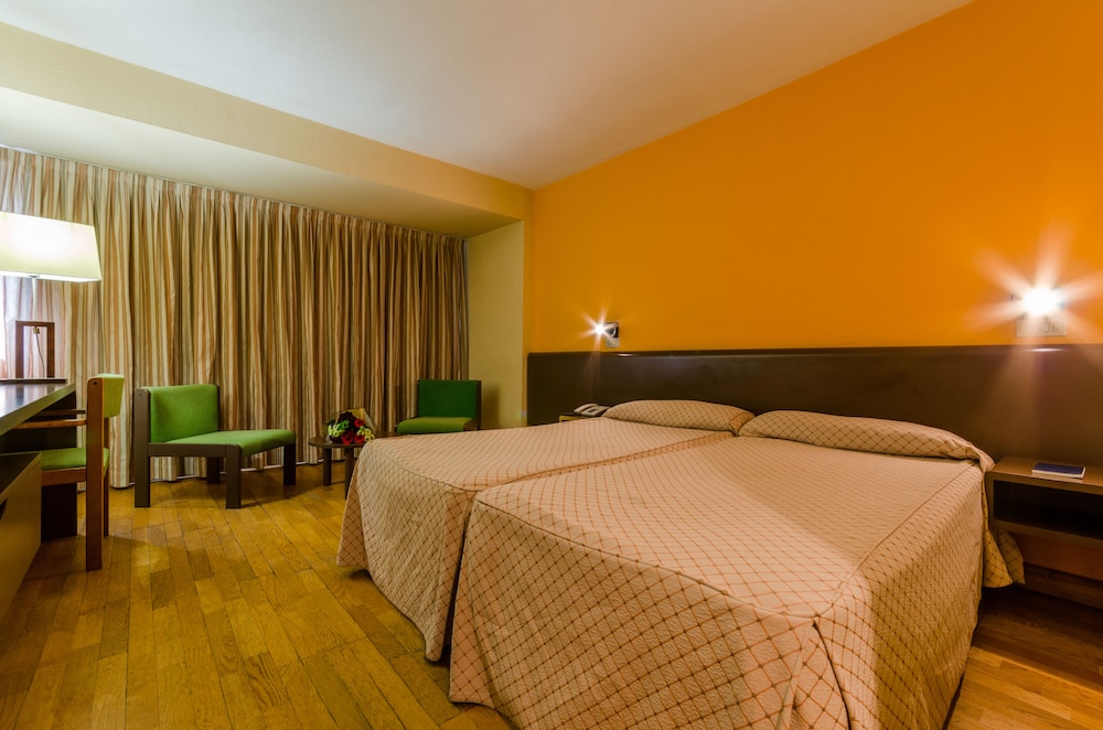 Standard Twin Room, Mountain View photo 2