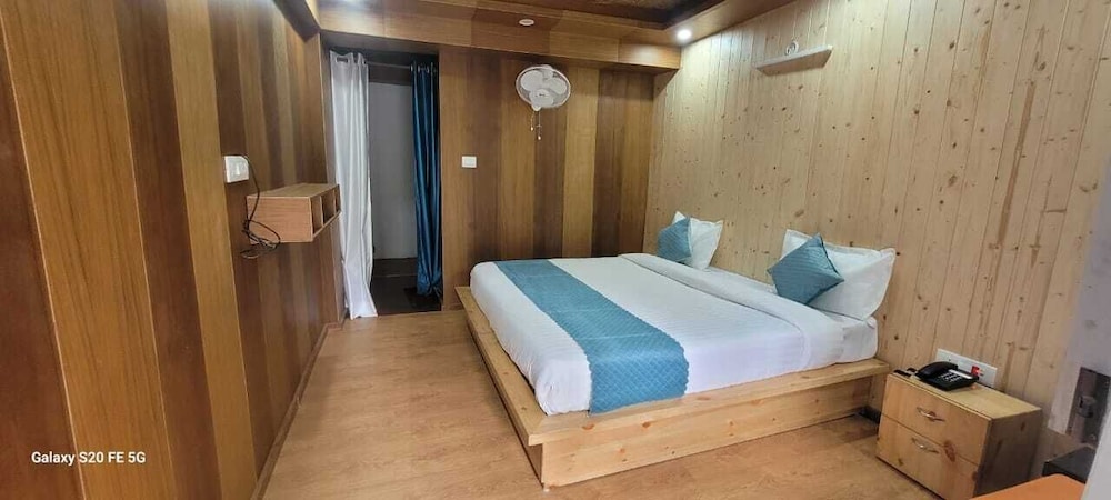 Premium Room - Photo 10