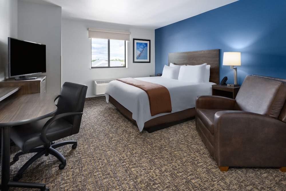 Room, 1 King Bed (Hearing, Recliner) - Photo 1