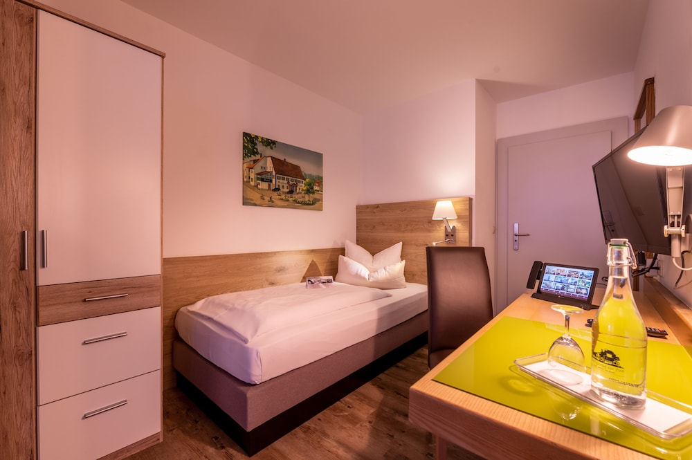 Basic Single Room, 1 Bedroom, Non Smoking photo 3