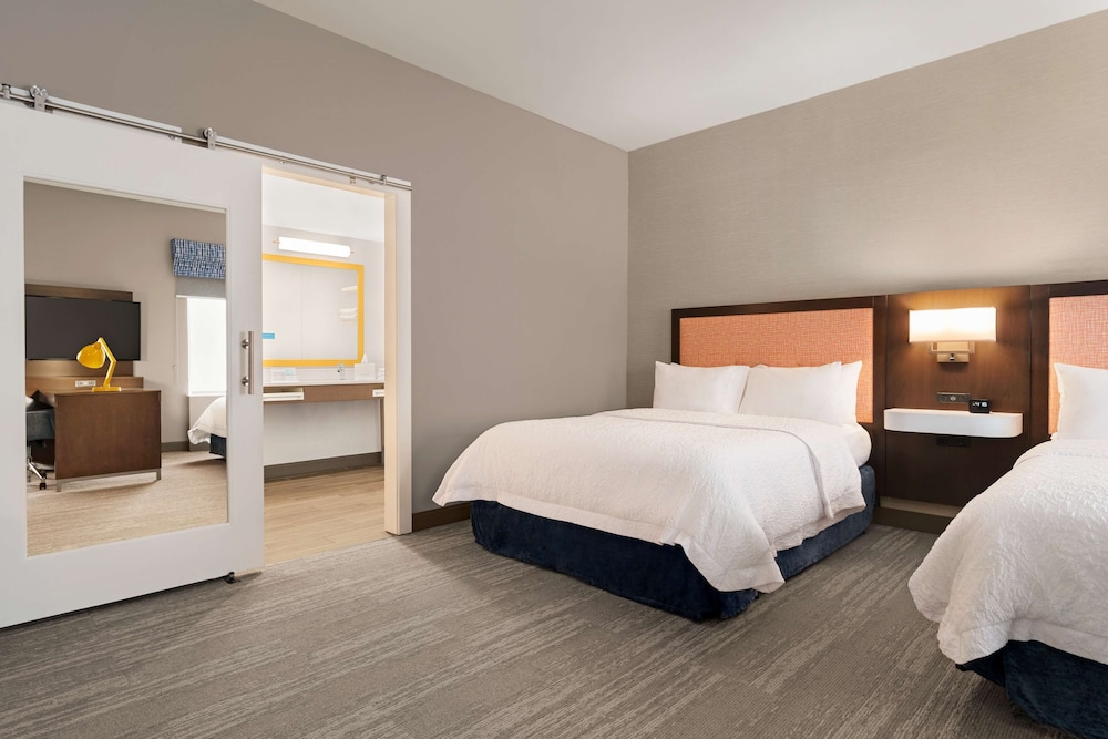 Room, 2 Queen Beds, Accessible, Bathtub - Photo 1