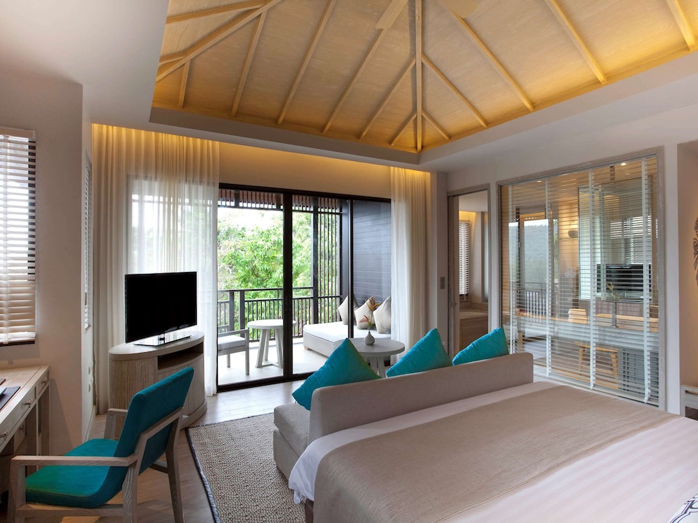 Deluxe Room, 1 King Bed (Grand) photo 1