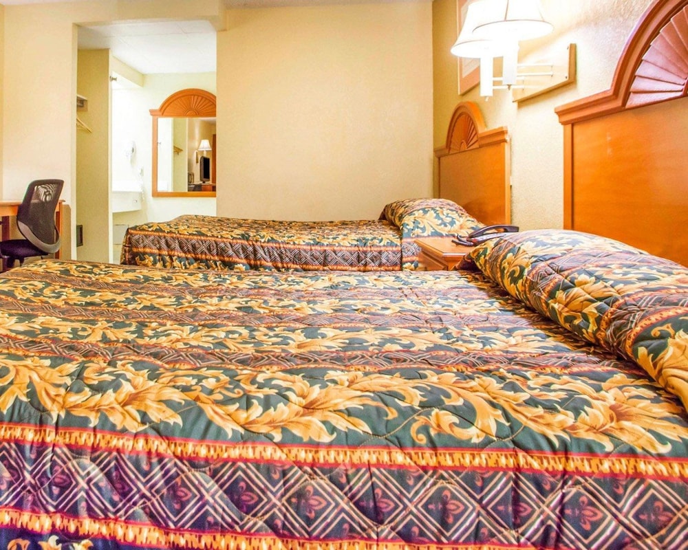 Standard Double Room, 2 Double Beds, Smoking - Photo 2