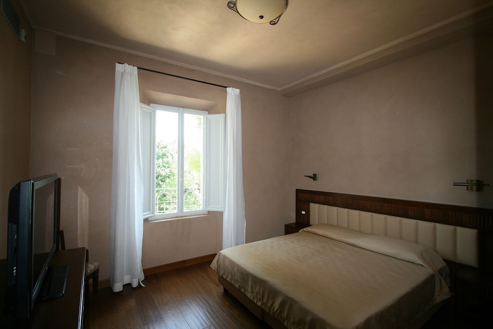 Family Room, Connecting Rooms, Garden View