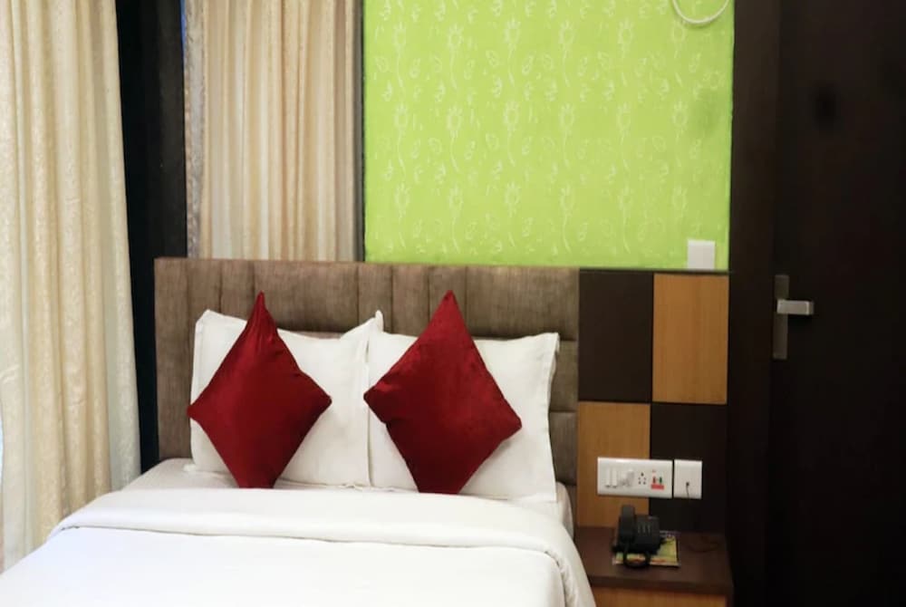 Deluxe Studio Suite, City View photo 2