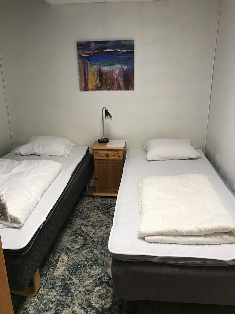 Basic Double or Twin Room, 2 Twin Beds, Shared Bathroom (Rum 11) - Photo 1