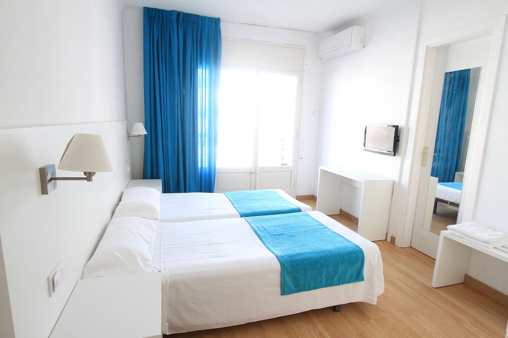 Twin Room - Photo 1