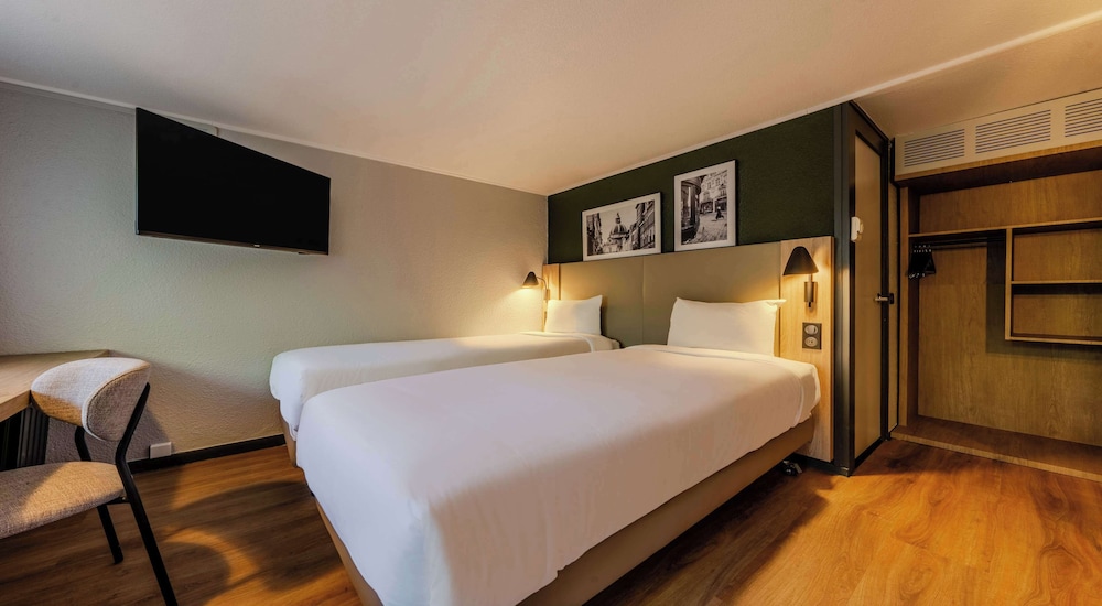 Standard Room, 2 Twin Beds photo 2