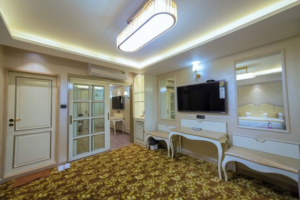 Royal Studio Suite, 1 Bedroom, Bathtub, Sea View photo 3