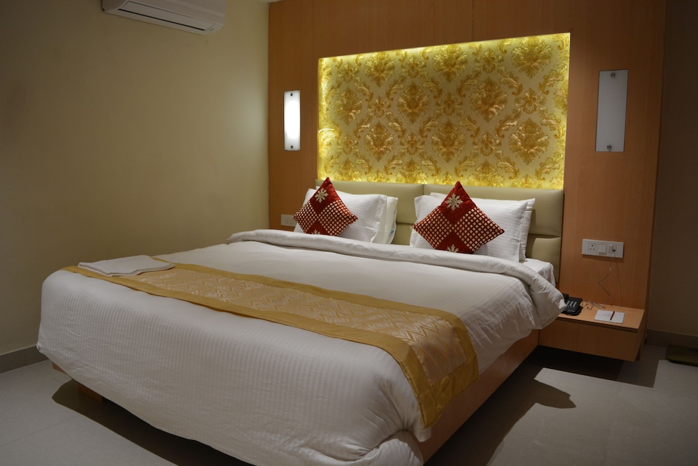 Executive Room, 1 Queen Bed, Non Smoking, City View