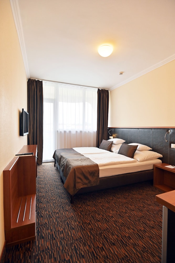 Standard Double or Twin Room - Photo 5