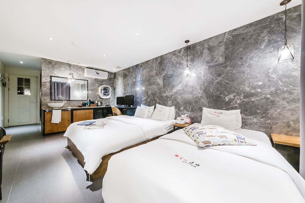 VIP Business Room (Check in time Mon-Thu 6 PM,Fri-Sun 9 PM) photo 1