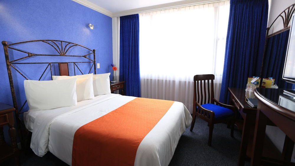 Standard Room, 1 Queen Bed photo 2
