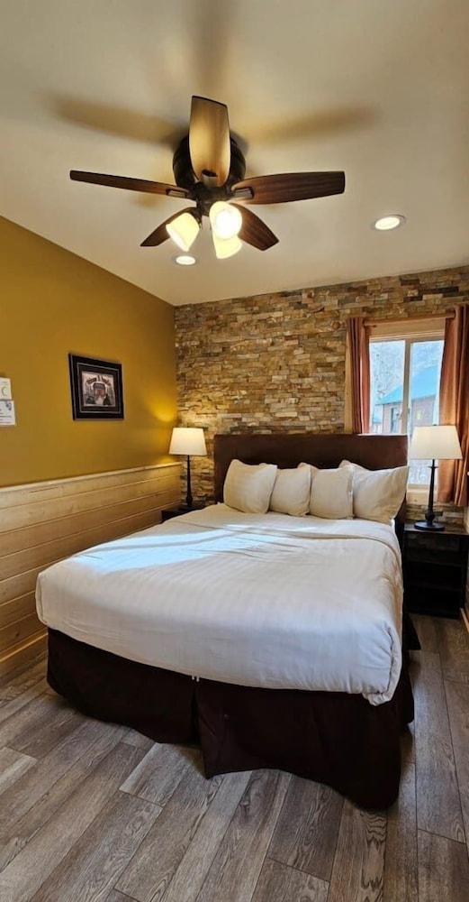 Standard Cabin, 2 Bedrooms (Blackspot)