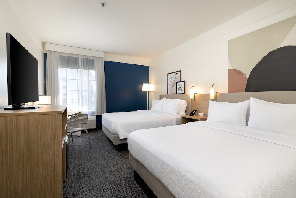 Room, 2 Queen Beds, Accessible, Bathtub (Mobility) - Photo 1