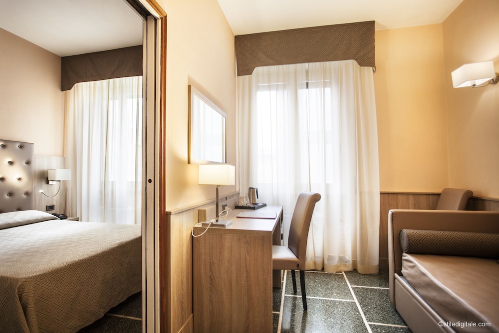 Standard Room - Photo 11