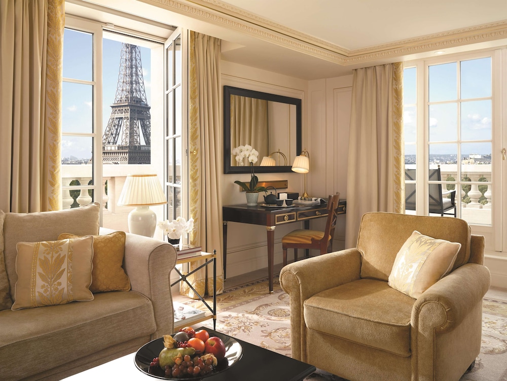 Suite with One King Bed (Non Smoking)