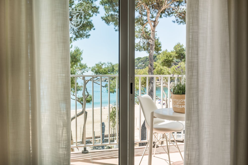 Superior Double Room, Terrace, Sea View - Photo 4