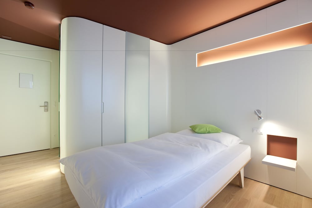 Single Room (Street Side)