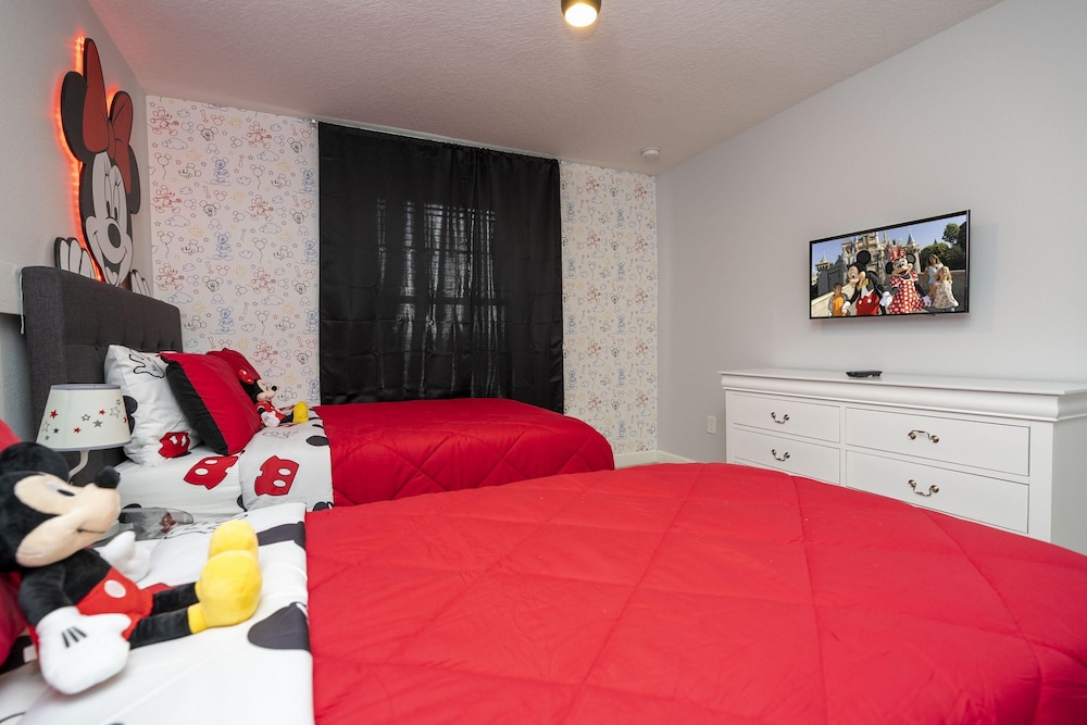 Beautiful 4BR 3BA Home w Pool at Storey Lake, Foto 37
