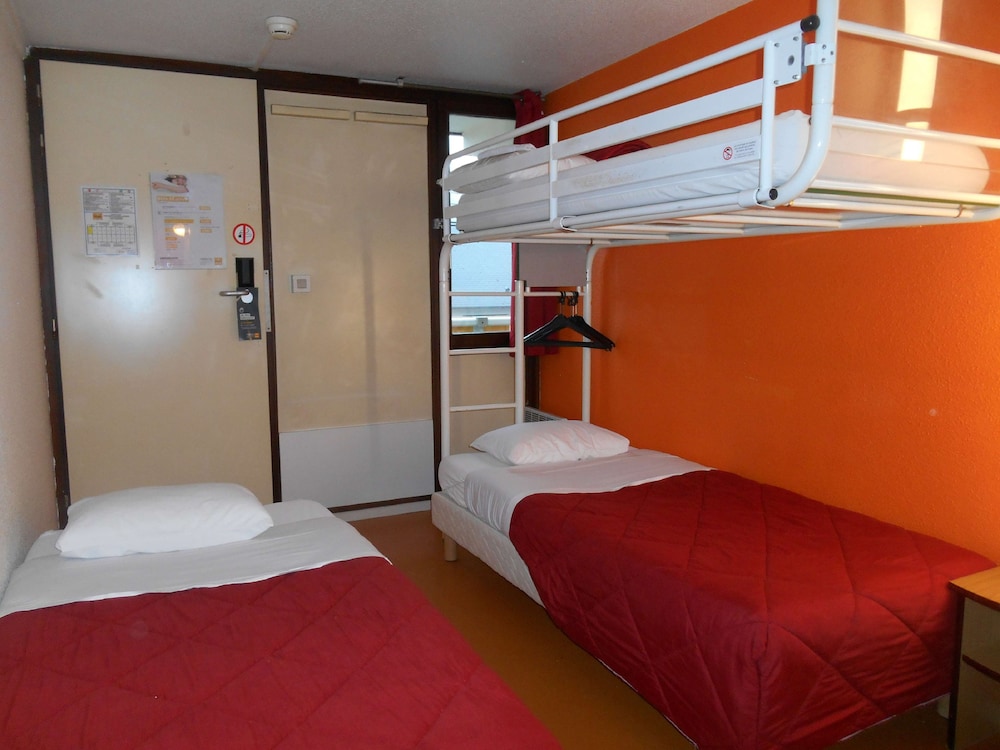 Standard Room, 3 Twin Beds - Photo 1