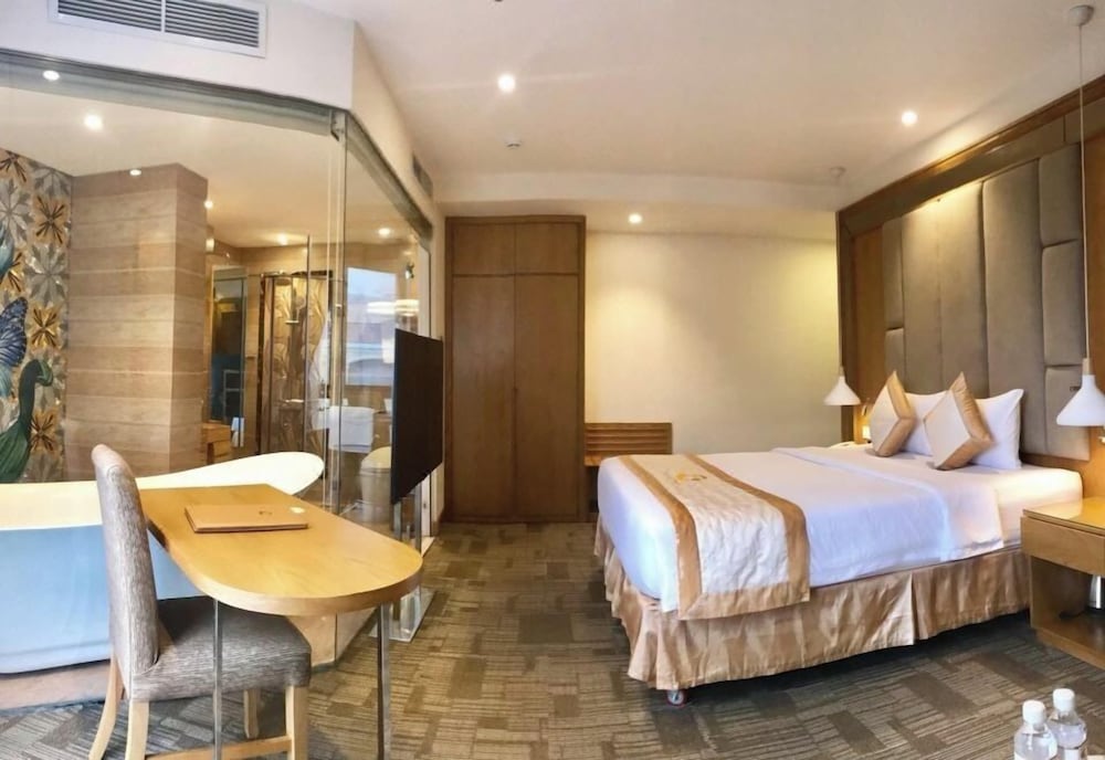 Deluxe Double Room, City View photo 3