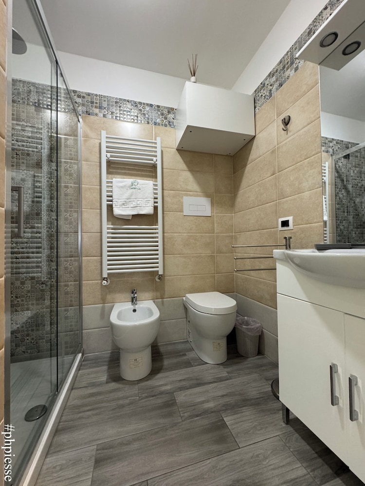 Emerella Luxury Suite Room 2