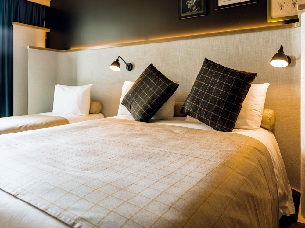 Standard Room (1 Double Bed and 3 Single Beds) - Photo 2