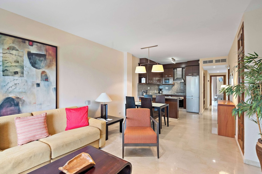 Suite, 1 Bedroom, Hot Tub (Full Kitchen) thumbnail 6