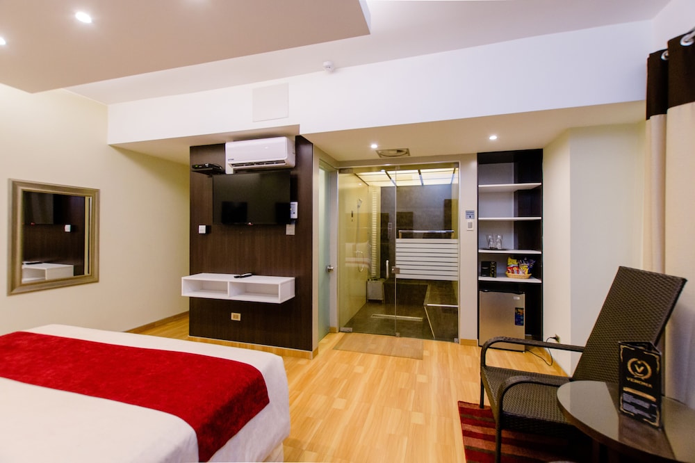 Comfort Suite, 1 King Bed, Non Smoking, Sauna