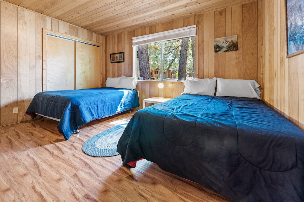 House, Multiple Beds, Patio, Mountain View photo 3