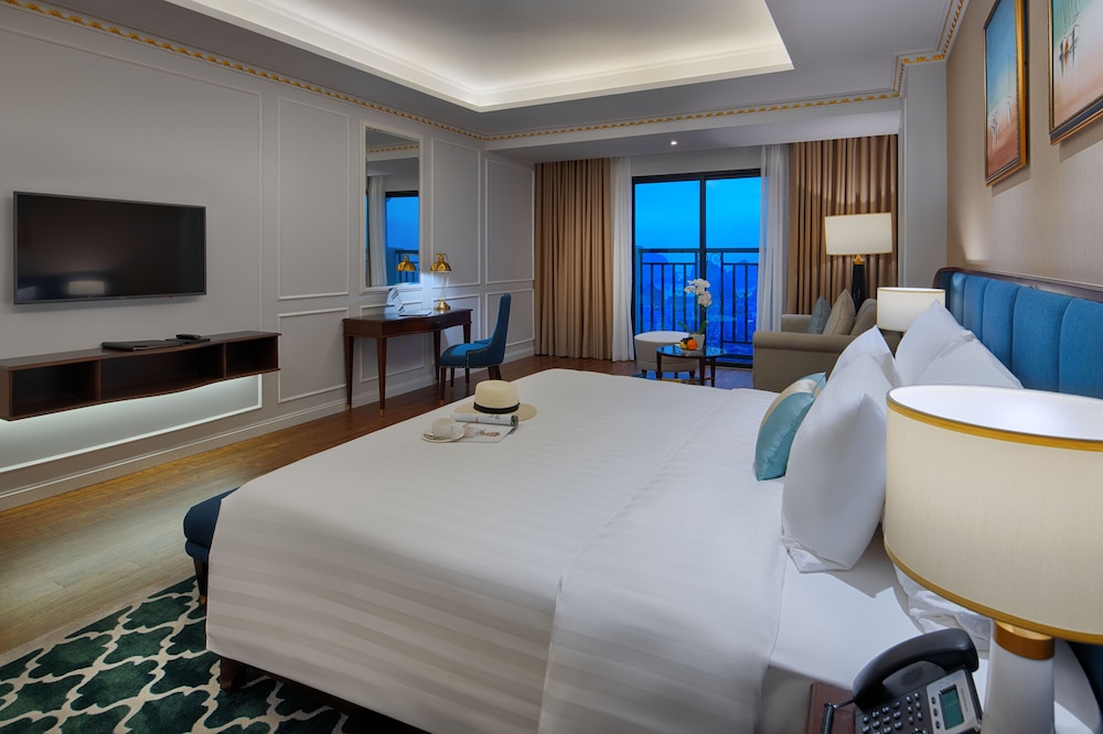 Deluxe Double Room, Golf View - Photo 16