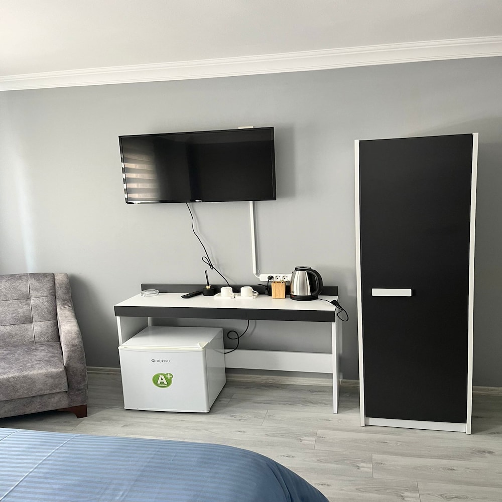Family Room, Multiple Beds, Smoking photo 3