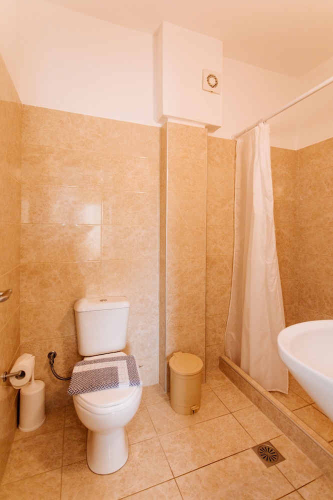 Double or Twin Room - Photo 4