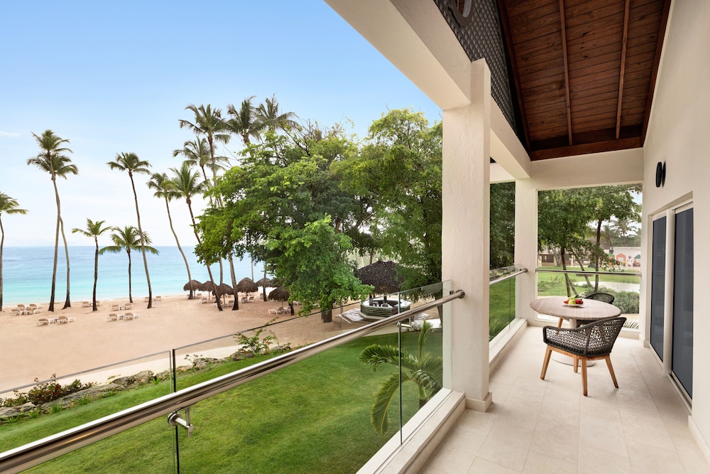 Suite, 1 King Bed, Oceanfront (Preferred) - Photo 4
