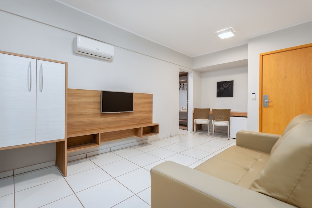 Super Luxo Thermas - Pool or Park View 1-day admission to Thermas dos Laranjais Park included
