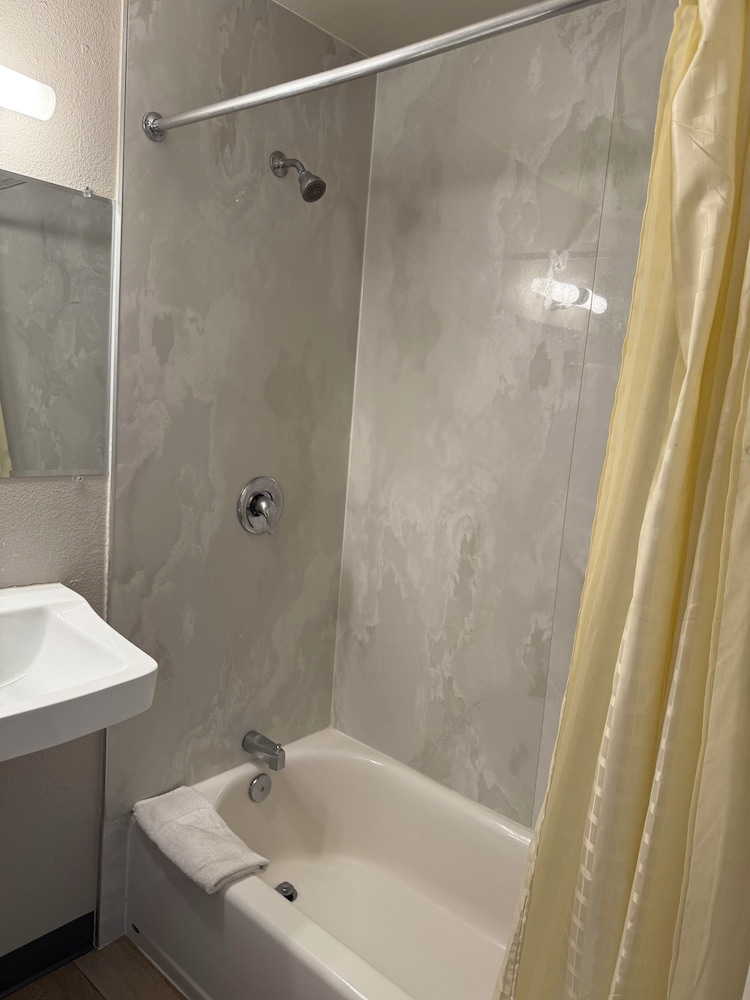 Suite, 1 Queen Bed, Non Smoking - Photo 7