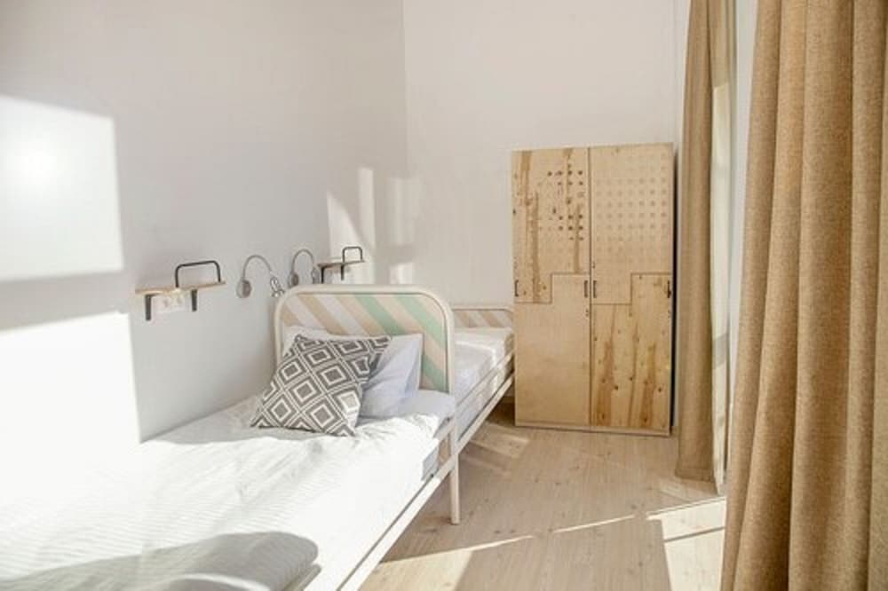 Economy Twin Room photo 2