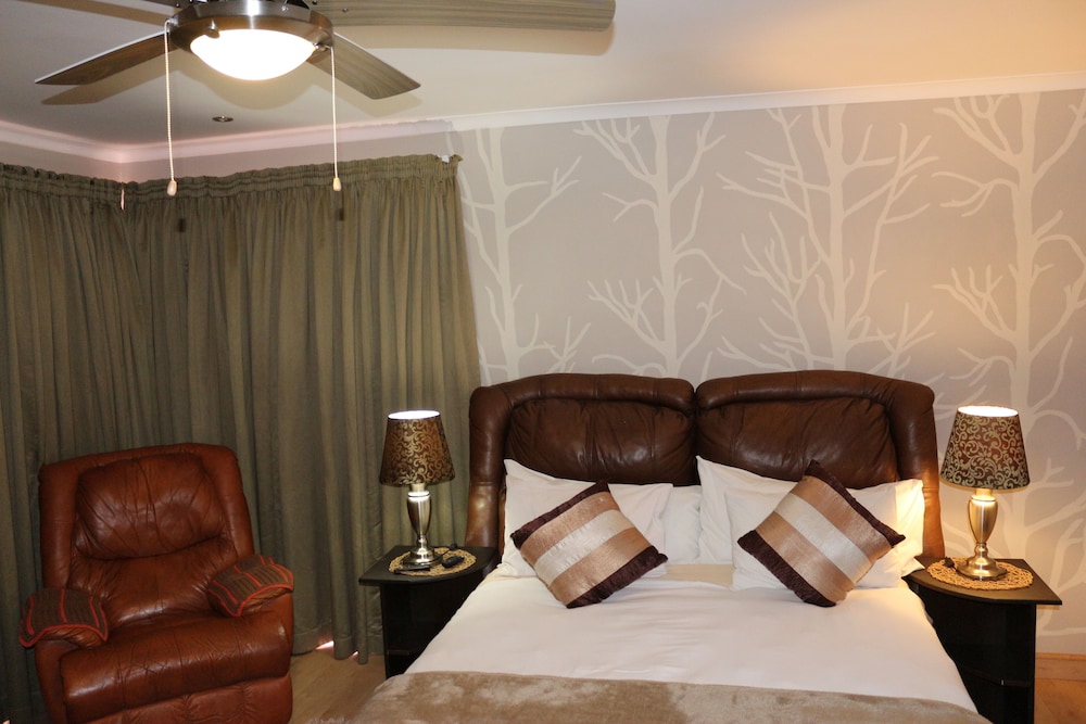 Luxury Double Room, 1 Queen Bed, Bathtub photo 2
