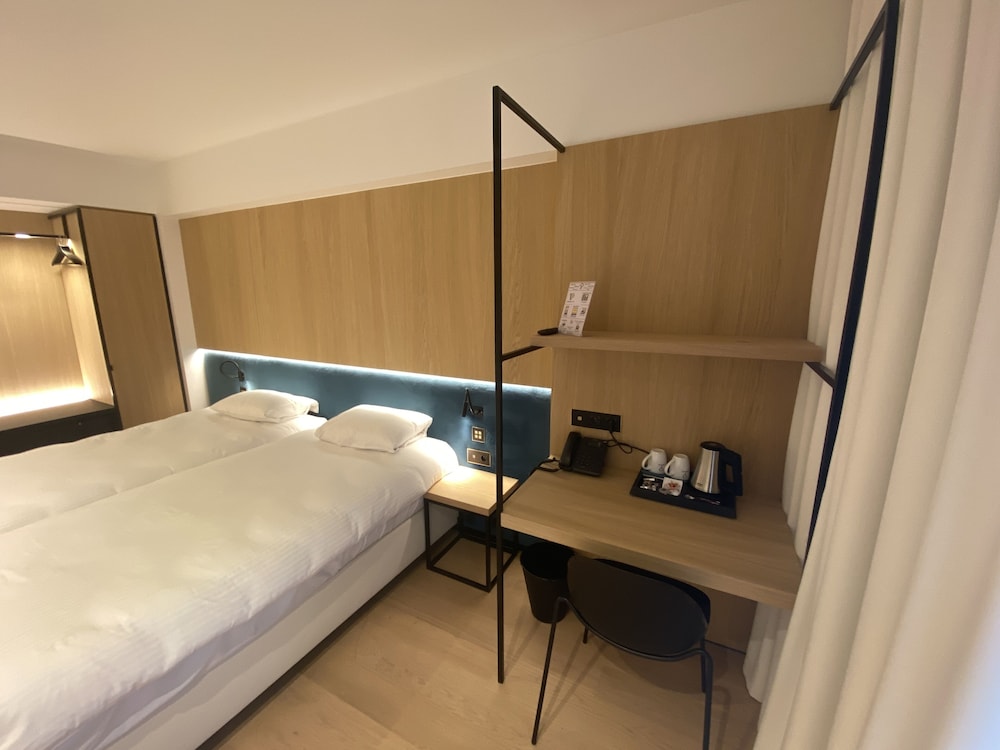 Deluxe Twin Room - Photo 6