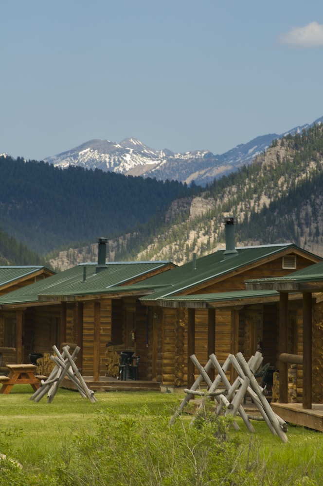Two Bedroom Riverfront Cabin - Photo 4