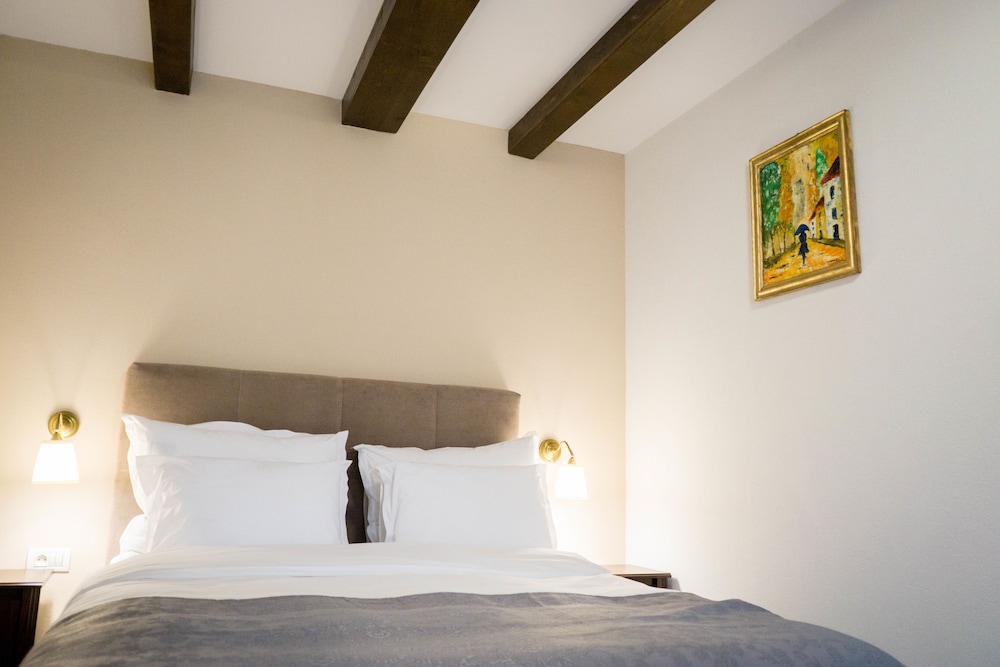 Superior Double Room, 1 King Bed, Garden View photo 3